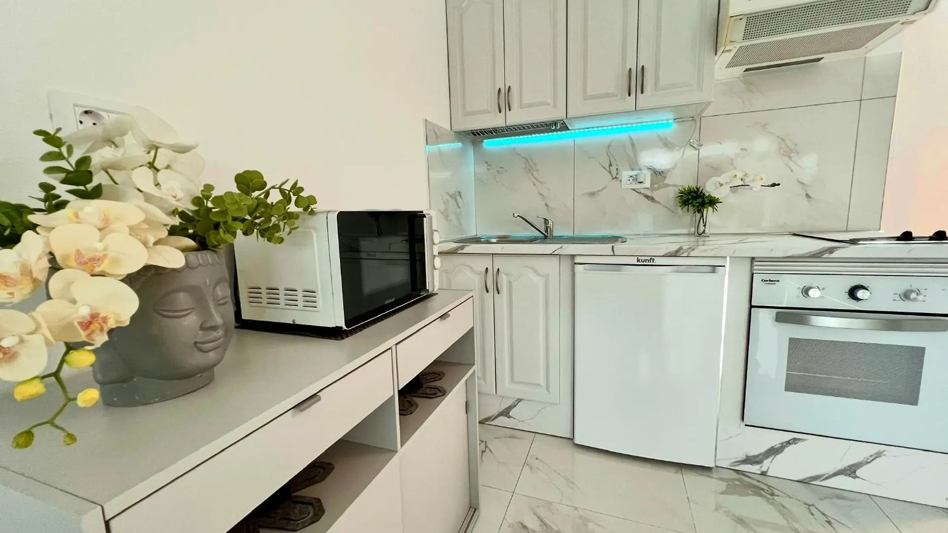 Serene Flat In Central Location Overlooking Siam Park أذيخي شقة