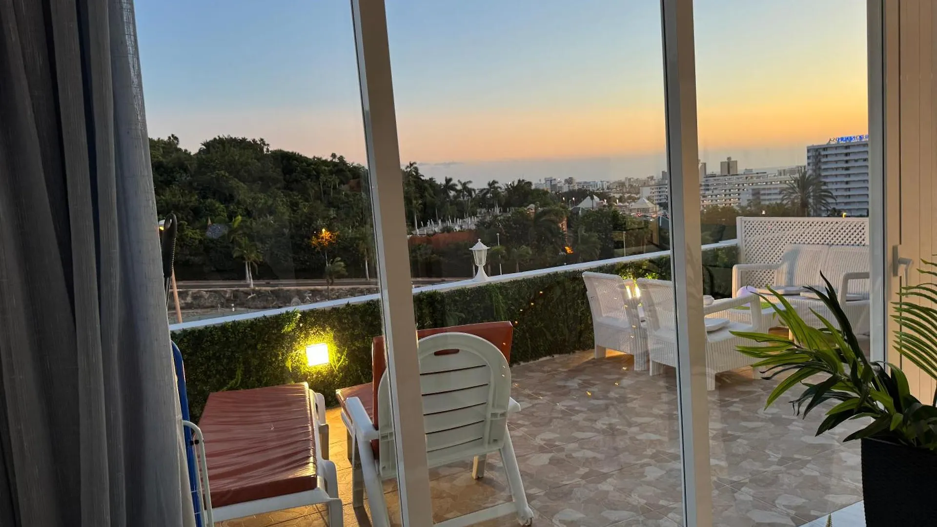 Serene Flat In Central Location Overlooking Siam Park أذيخي شقة