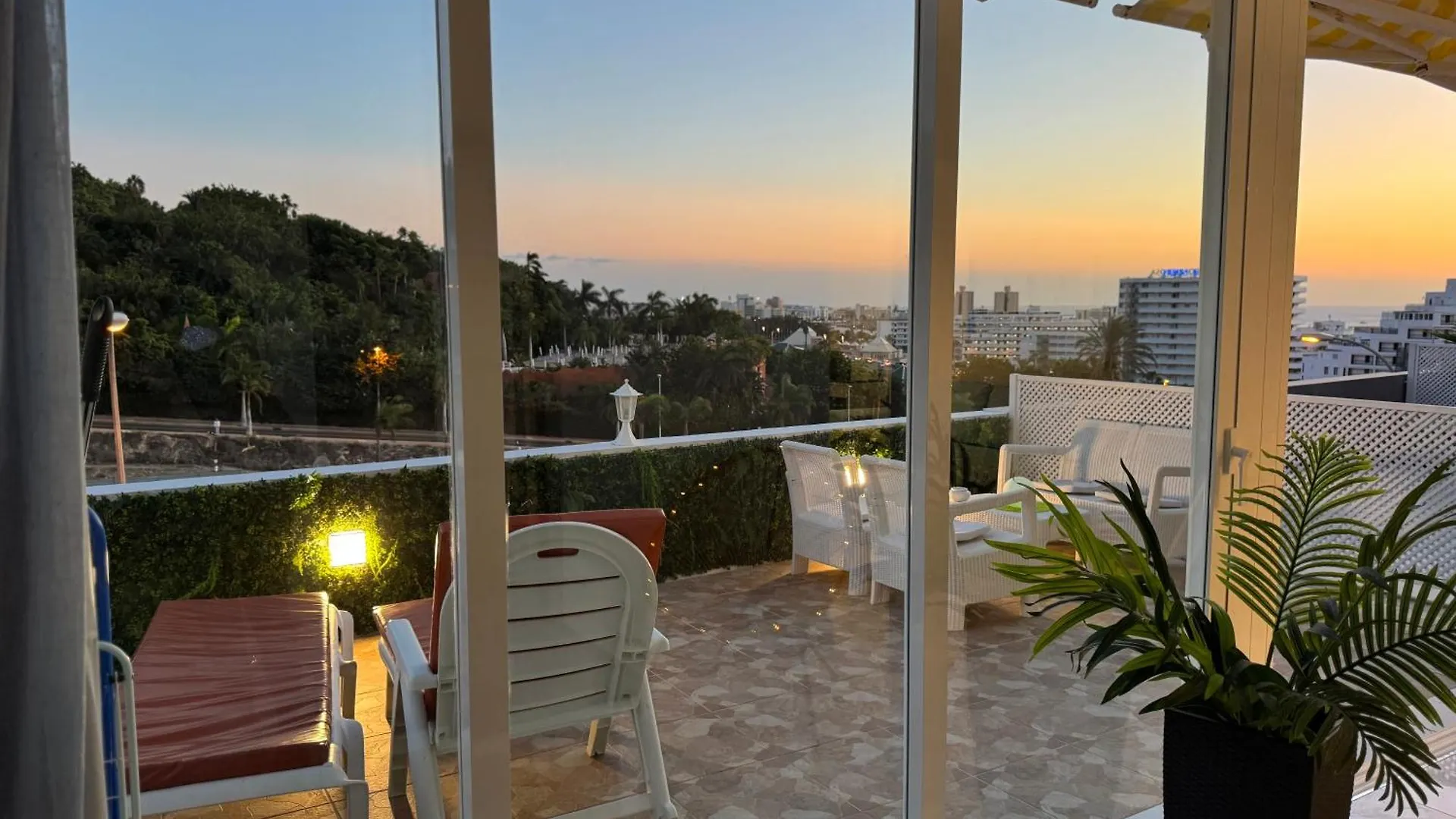Serene Flat In Central Location Overlooking Siam Park أذيخي