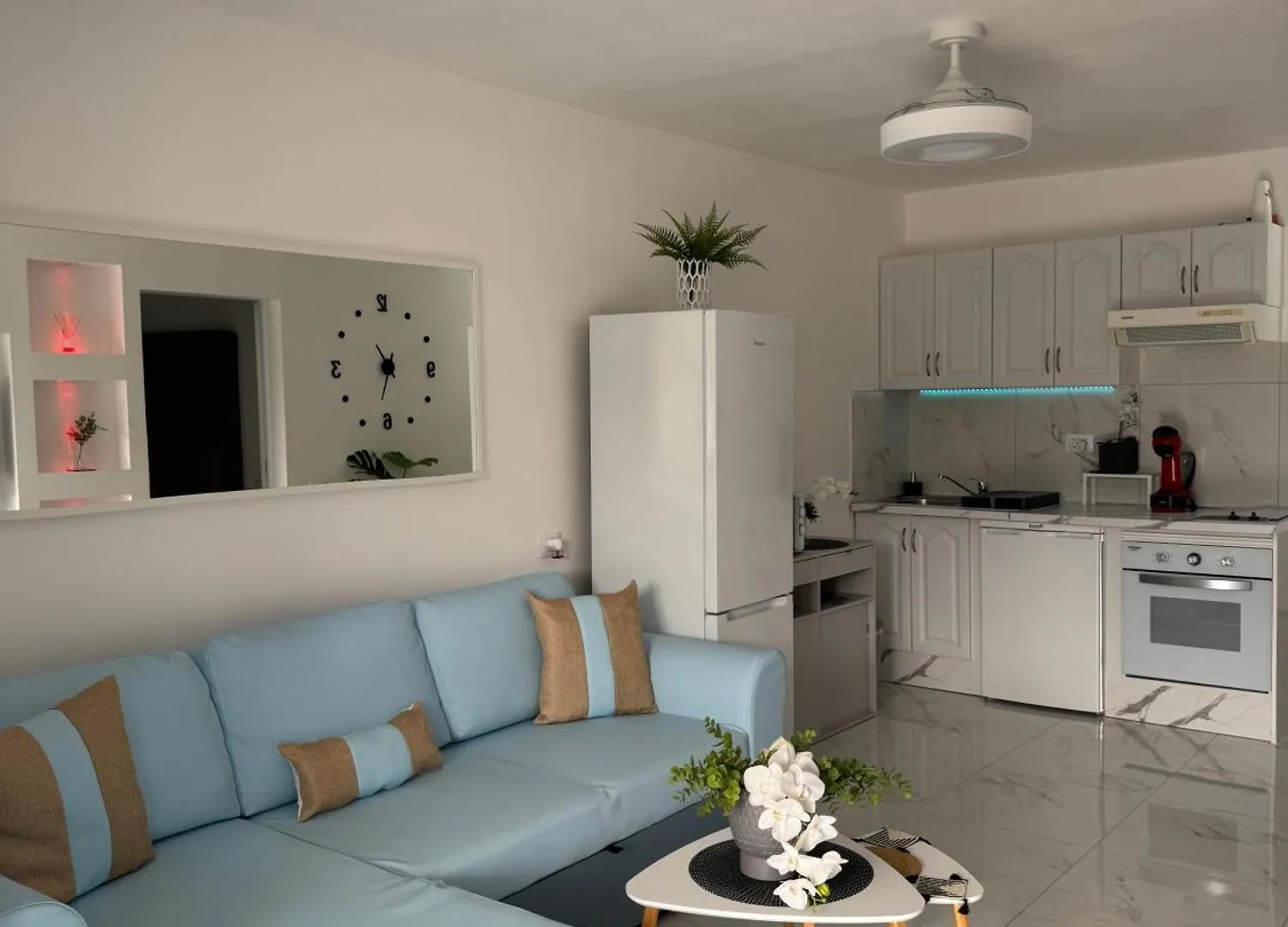 Serene Flat In Central Location Overlooking Siam Park 아데제 스페인
